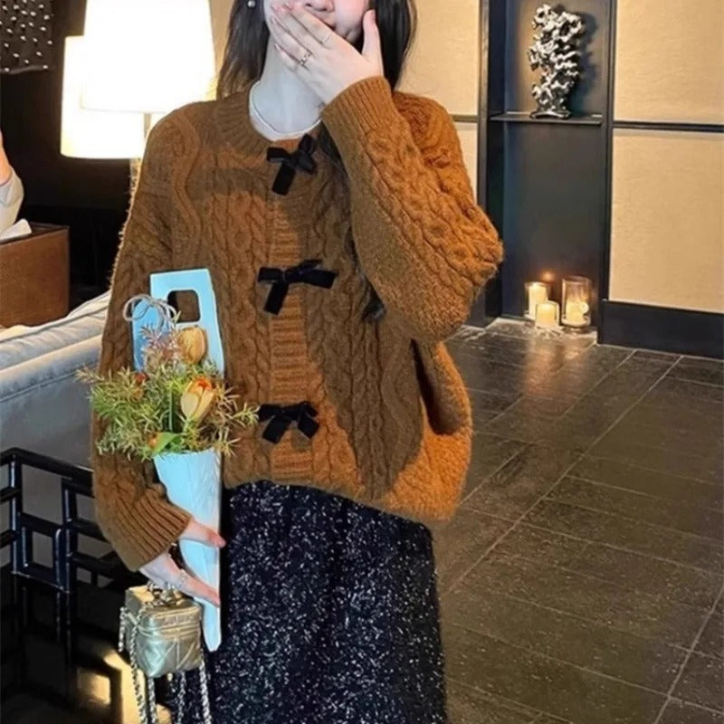 Isabelle - Damen Strickjacke mit Schleifendetails