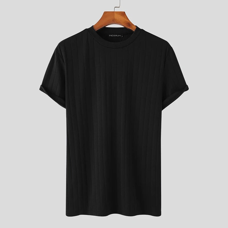 Geripptes klassisches T-Shirt