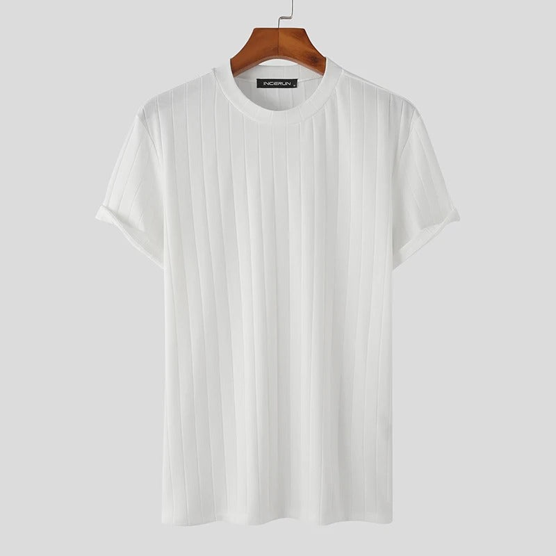 Geripptes klassisches T-Shirt