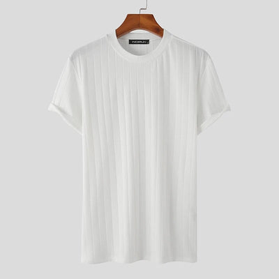 Geripptes klassisches T-Shirt