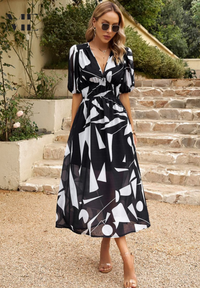 Damen V-Ausschnitt Blumen A-Linie Midi Kleid in Schwarz