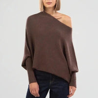 Xanthe | Damen Asymmetrischer Off-Shoulder Pullover in Braun